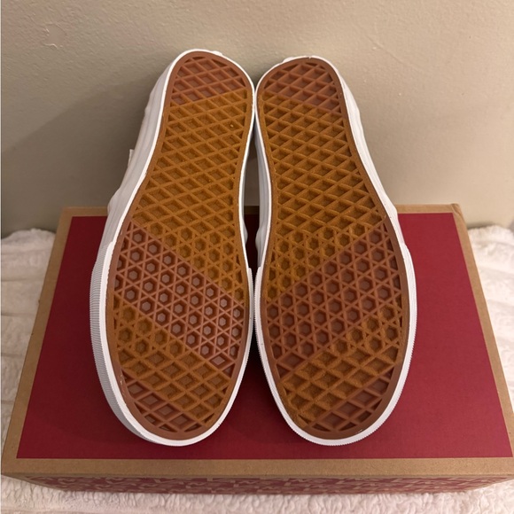 Vans Tan Sneakers Classic Low-Top Design Size - 7 Women’s / 5.5 Men’s - Picture 10 of 12